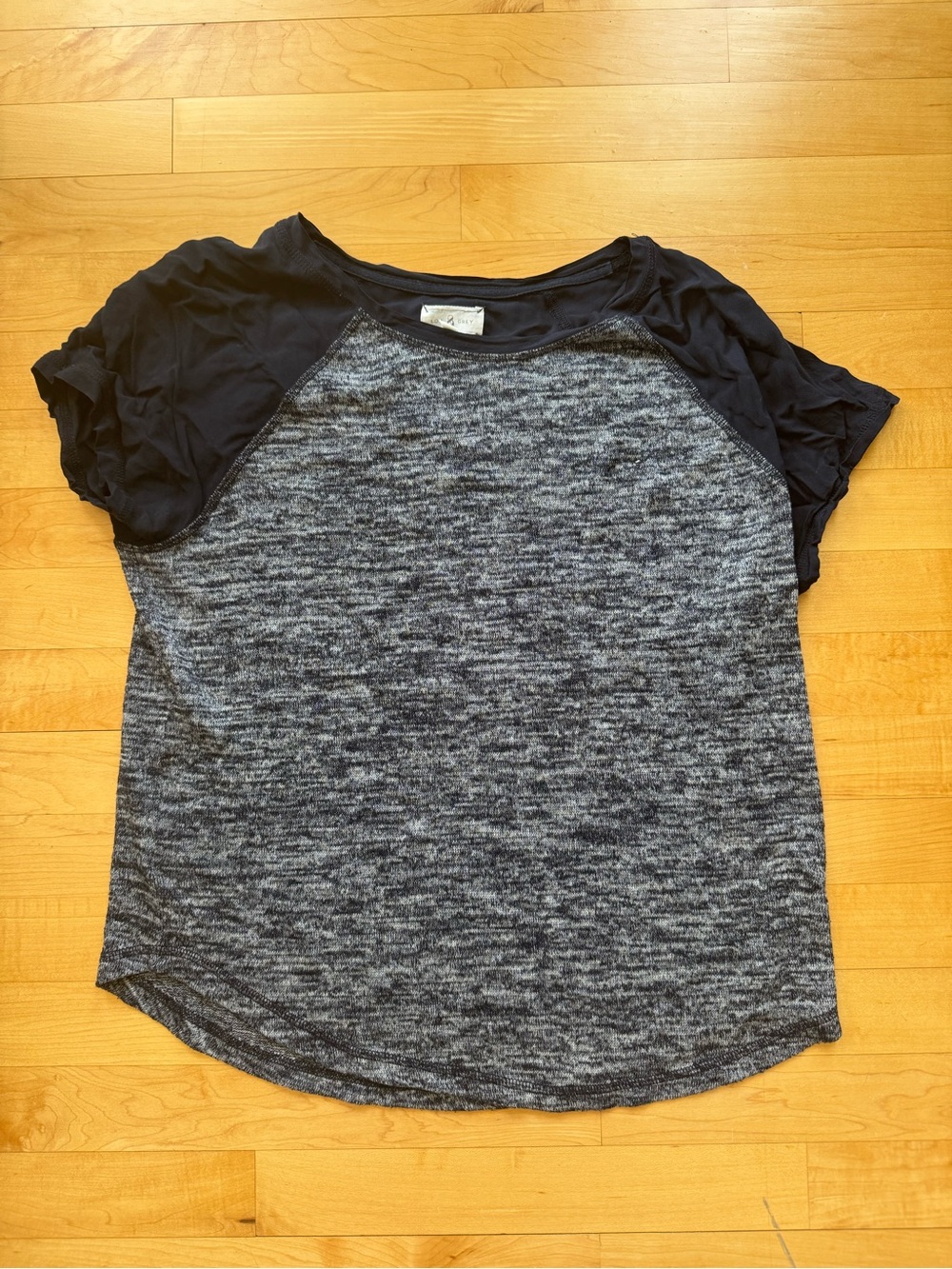 Lou & Grey Heathered Gray and Navy Short-Sleeve Raglan Tee